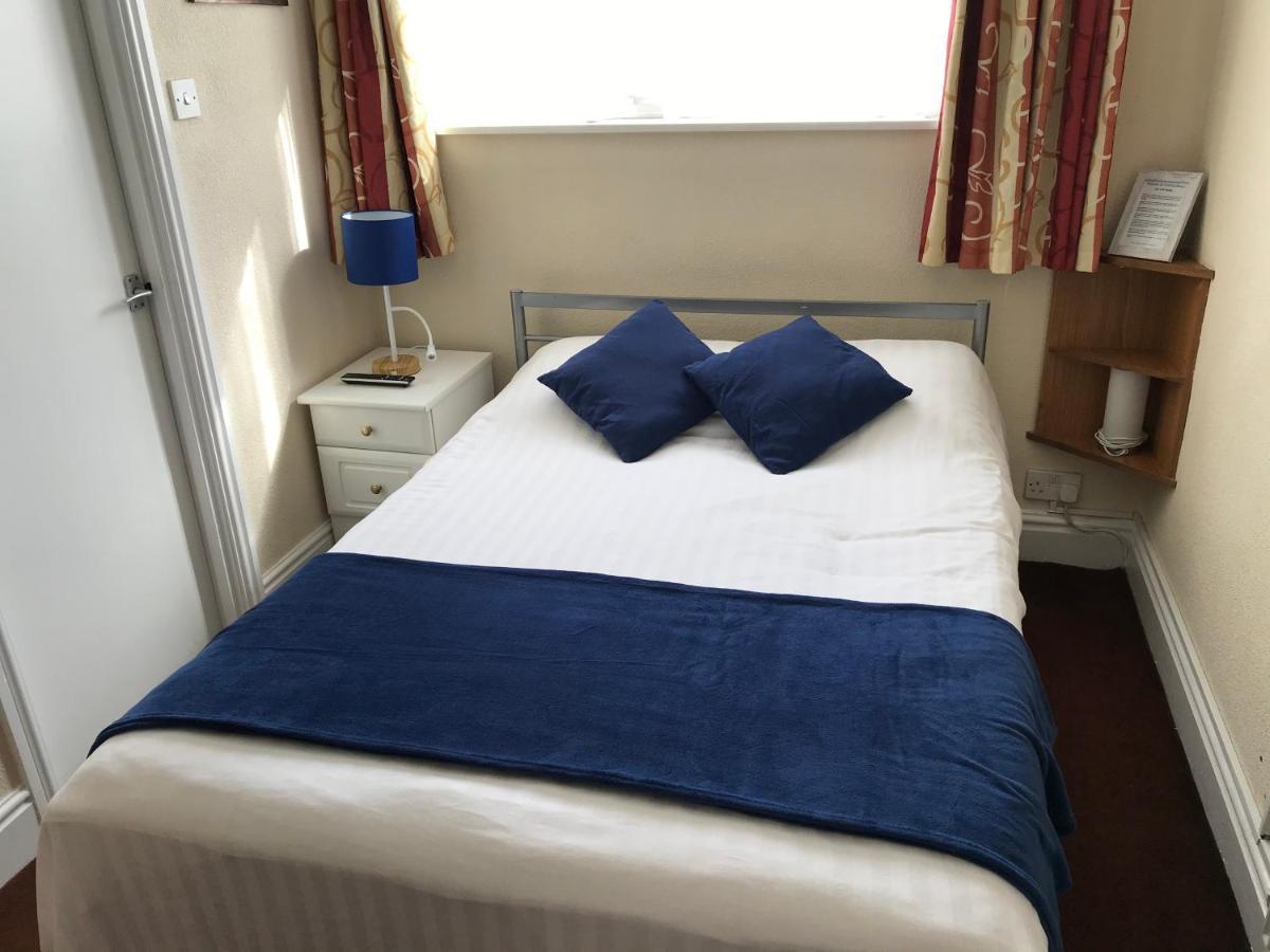 Guest house Victoria House - Self Catering Quiet - Adult Singles And Couples Only Blackpool