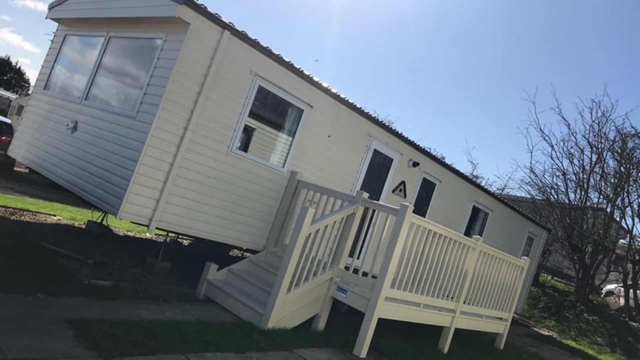 Lovely 3-bed Caravan In Haven Marton