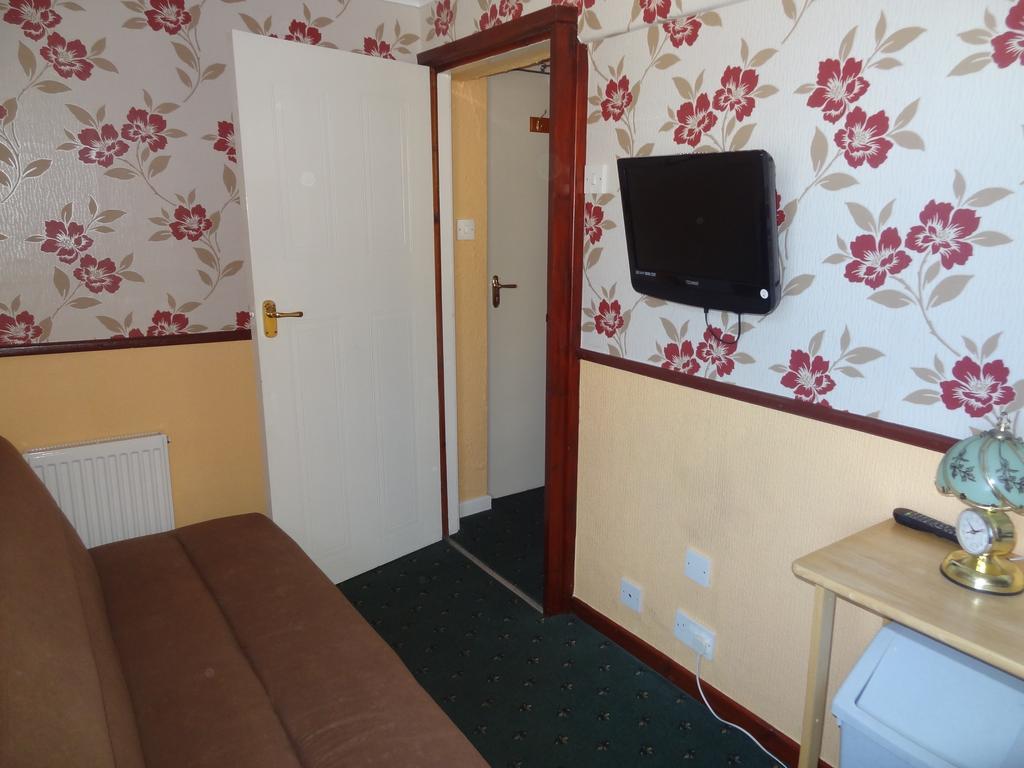 Lindisfarne - Families & Couples Only Blackpool