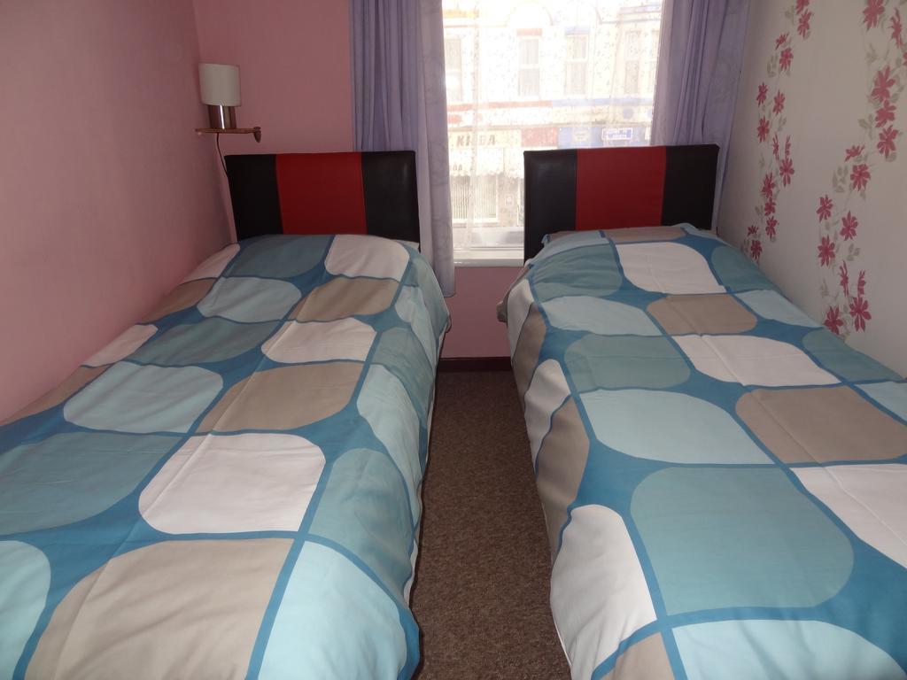 Lindisfarne - Families & Couples Only Apartment Blackpool