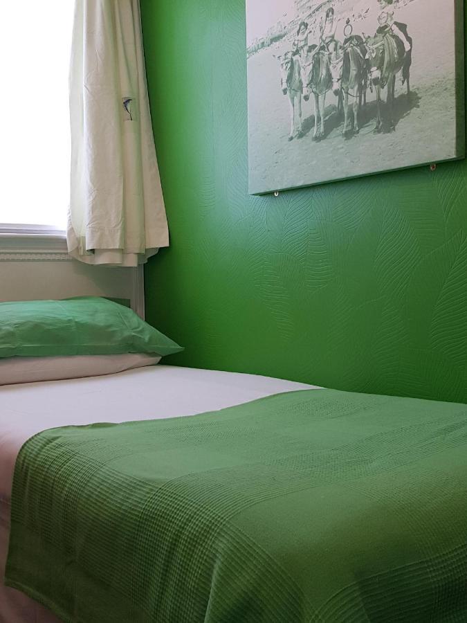 Oakleigh House 3*