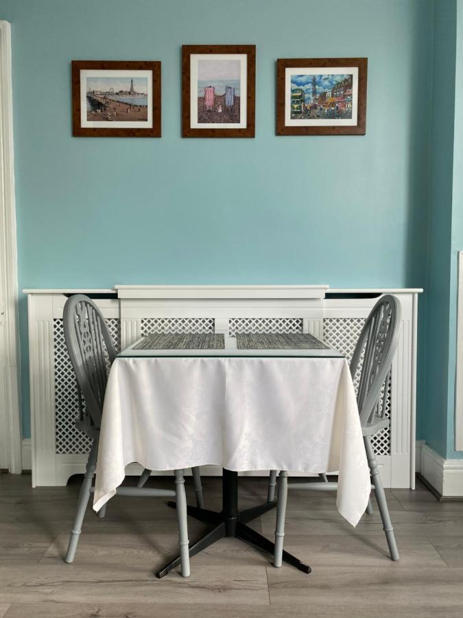 Lee & Chris's Belvedere - Adults Only 3*