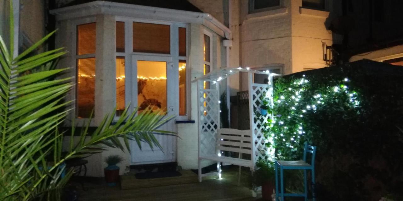 Northdene Theatre Guest house *
