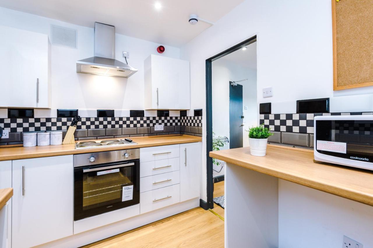 Empire - Tyldesley Road *