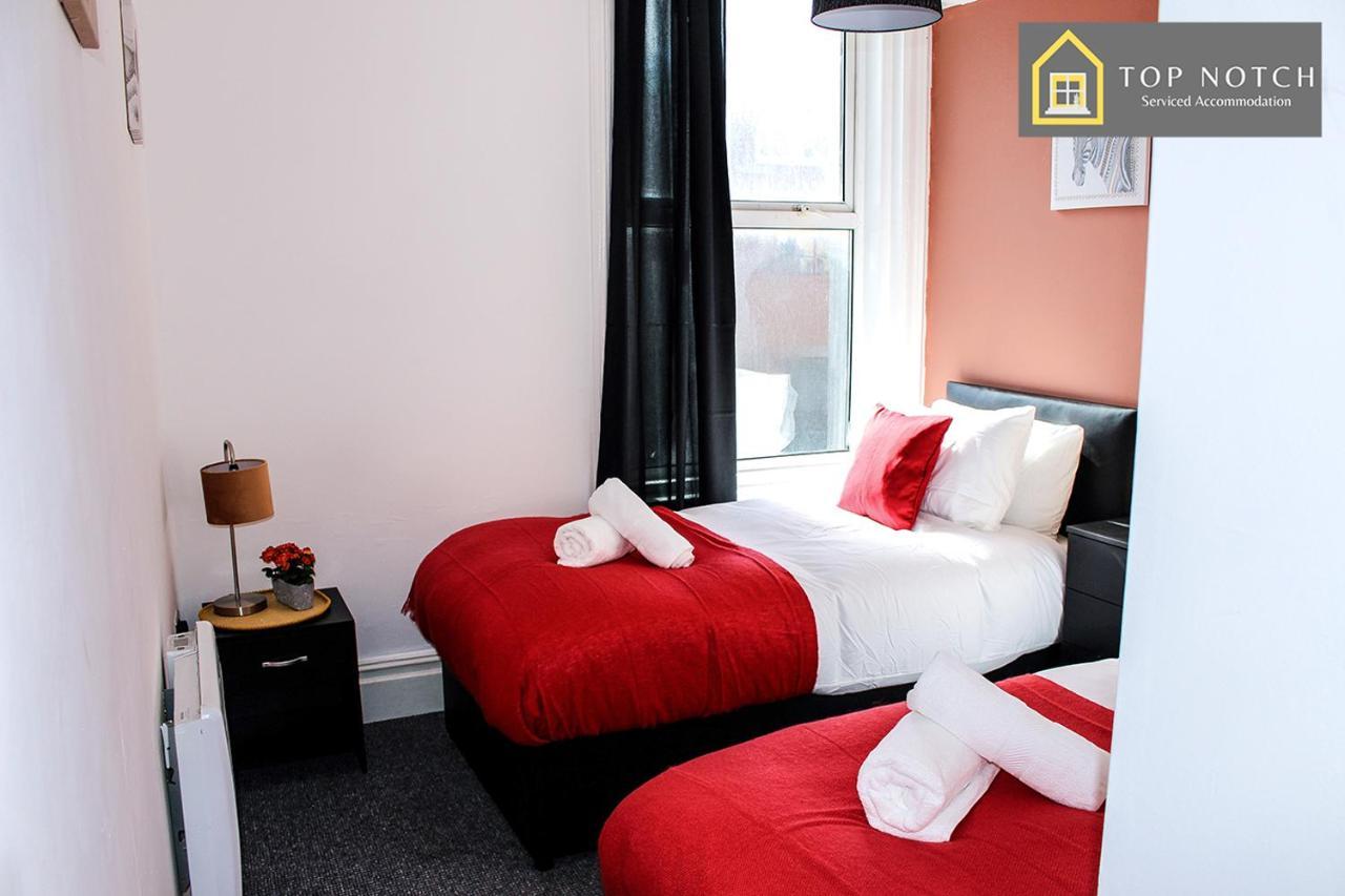 2 Bedroom At , Top Notch Serviced , Free Wifi * Blackpool
