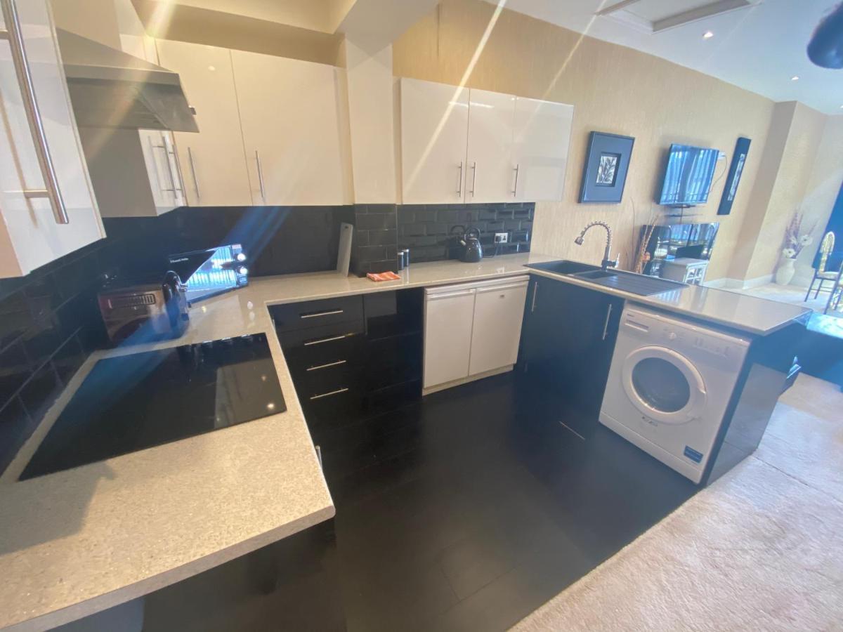 Apartment Boutique 2 Bed Gold Sleeps 10
