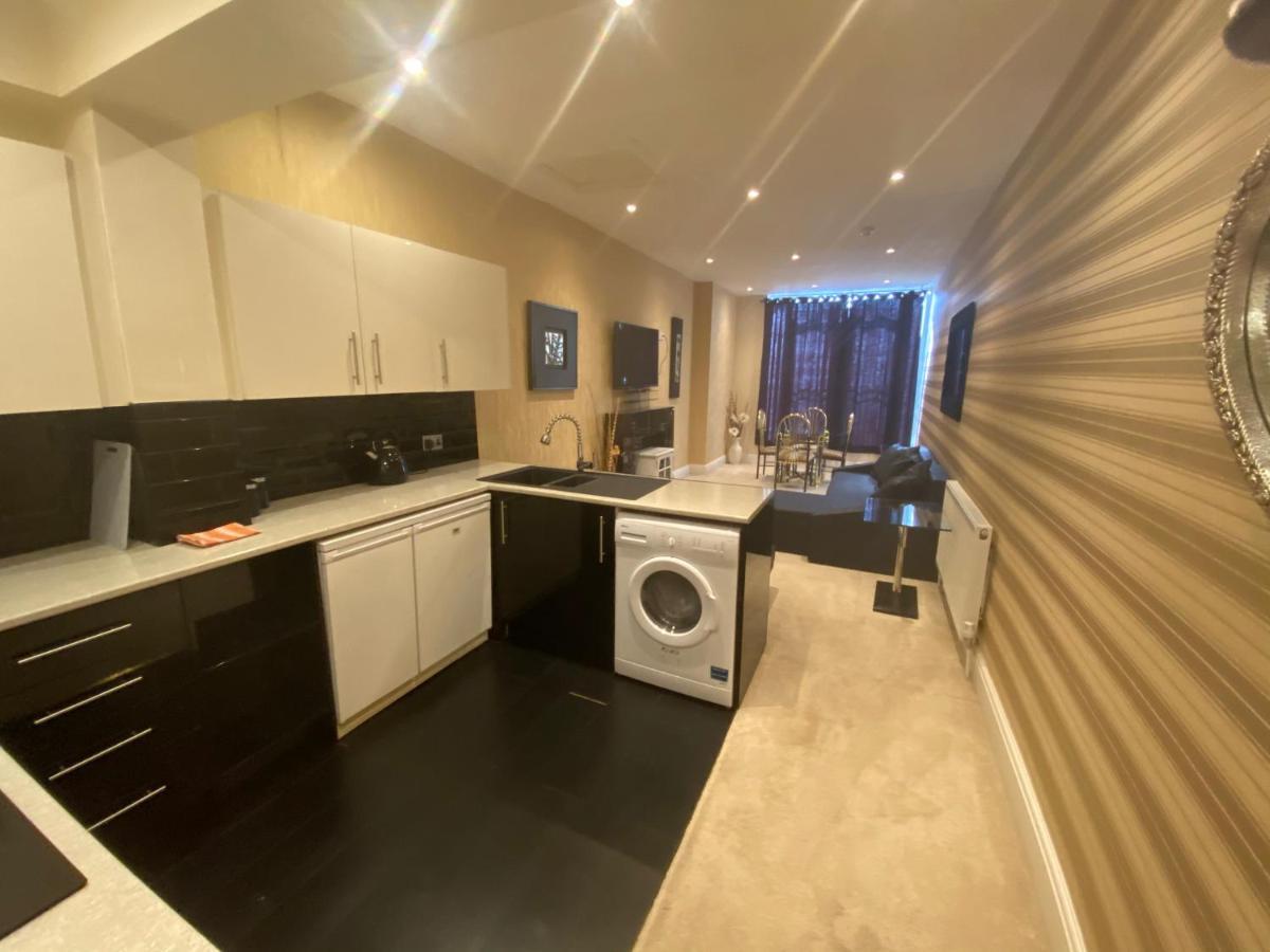 Boutique 2 Bed Gold Sleeps 10 Apartment Blackpool
