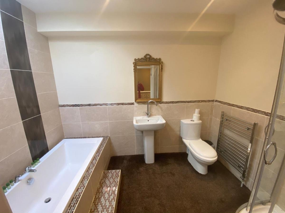 Boutique 2 Bed Gold Sleeps 10 Apartment