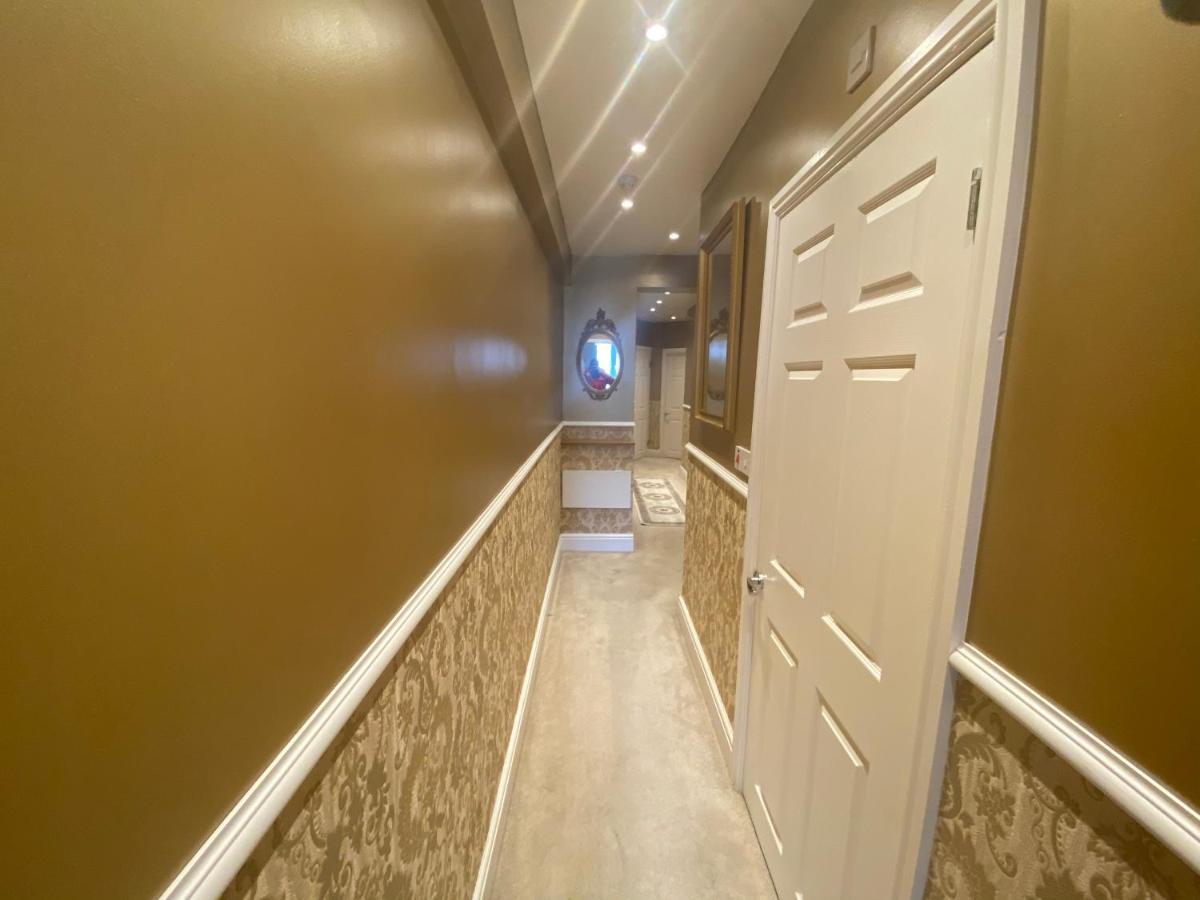 Boutique 2 Bed Gold Sleeps 10 Blackpool