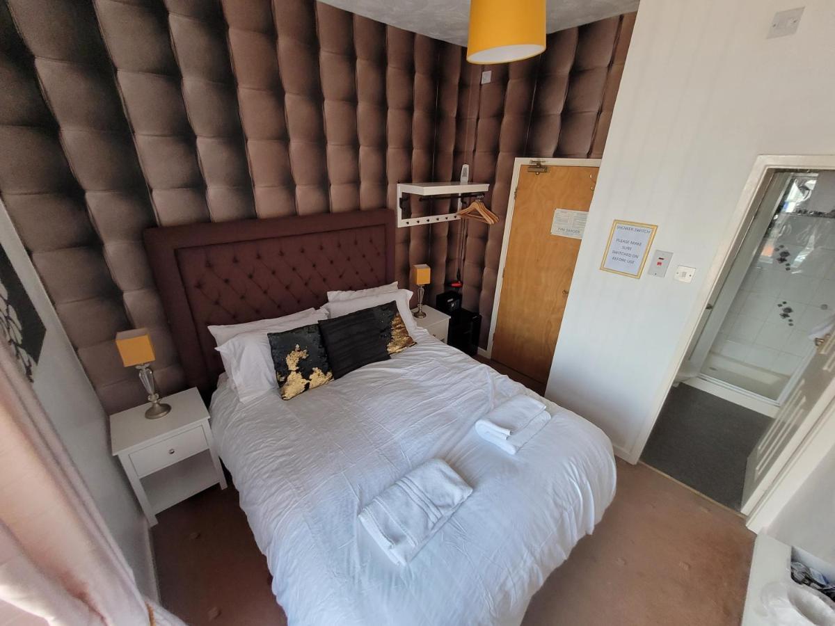 Hotel Tamarind Cove & Barrons 4*