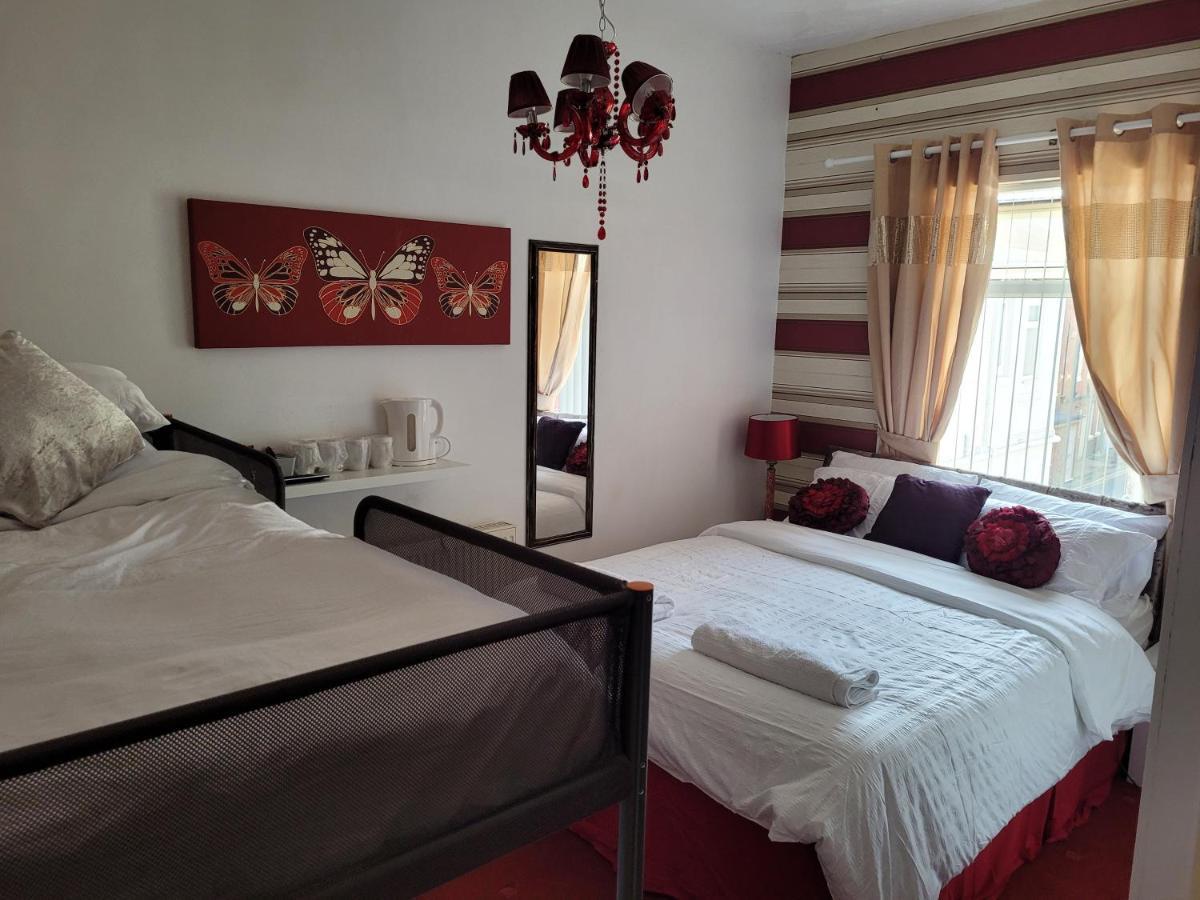 Hotel Tamarind Cove & Barrons Blackpool