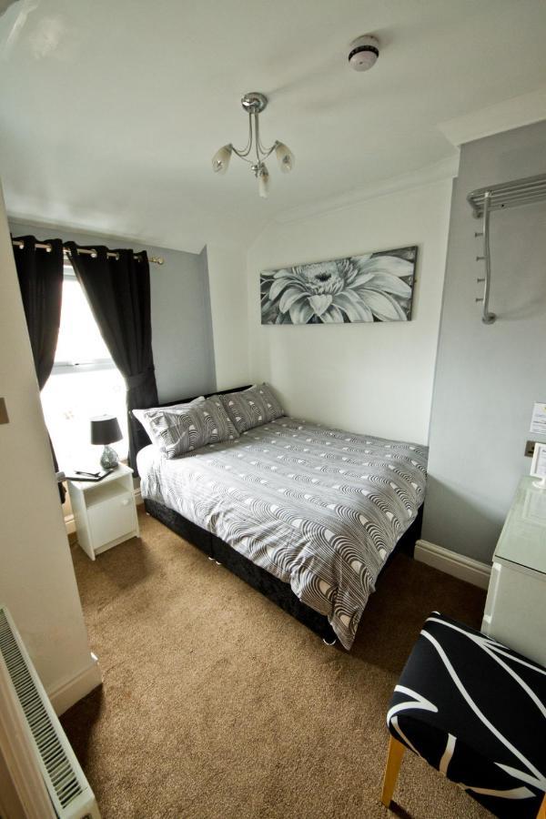 Rossall House , For Families & Couples Guest house Blackpool