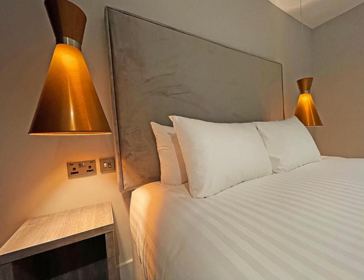 1820 Boutique & 5*