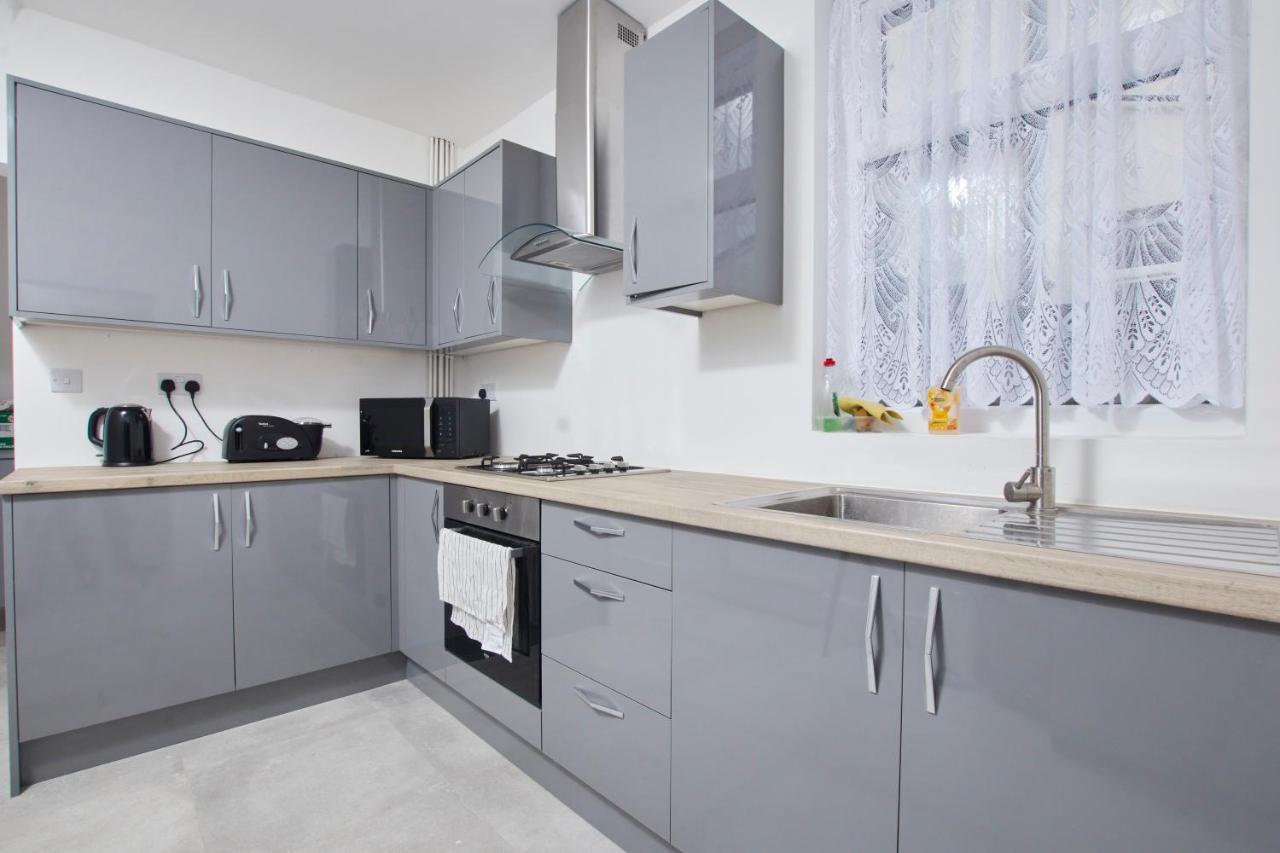 Apartment Stylish Gem - Great Location! *
