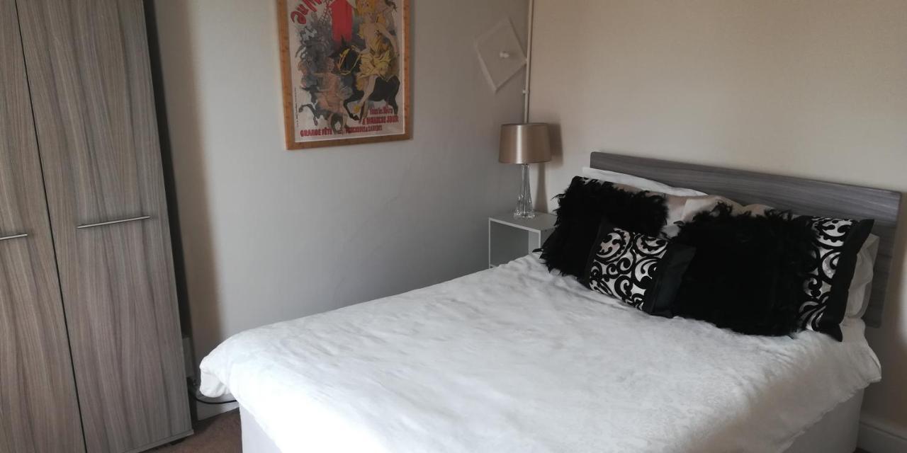 Northdene Theatre Guest house *
