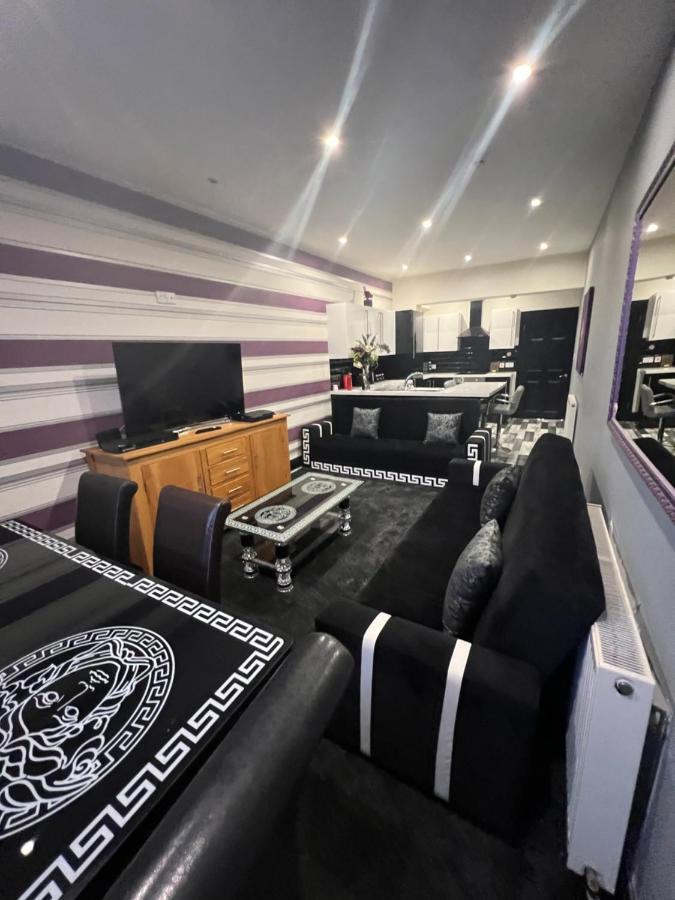 Boutique 2 Bed Grey Sleeps 10 Apartment Blackpool