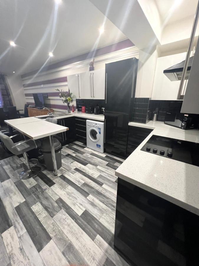 Boutique 2 Bed Grey Sleeps 10 Apartment