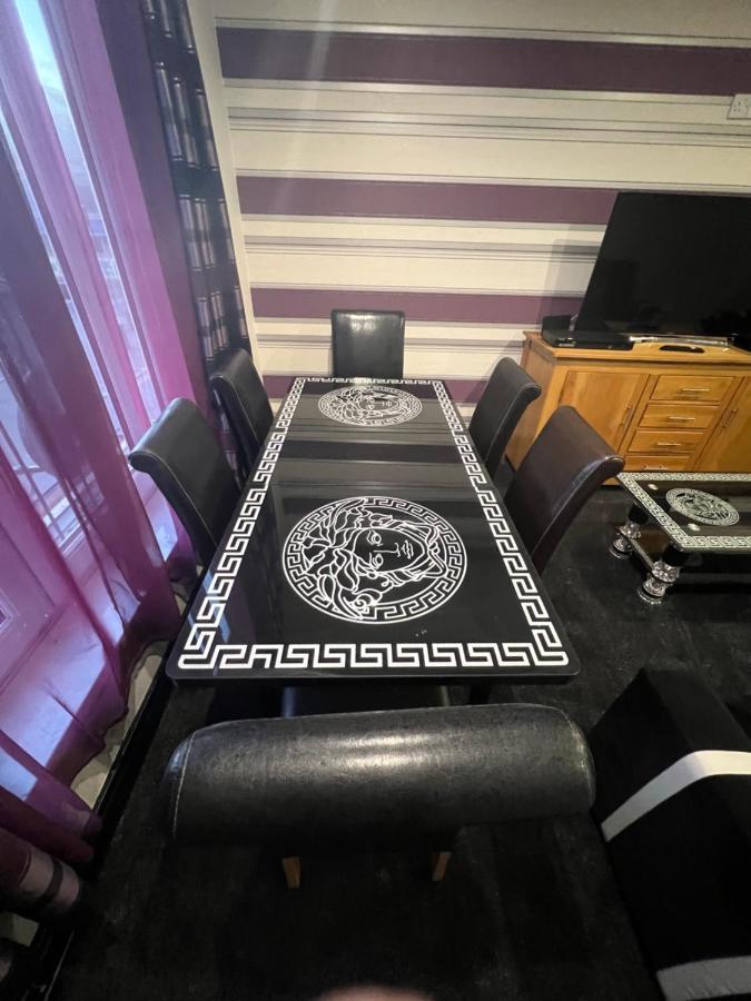 Boutique 2 Bed Grey Sleeps 10 Apartment *