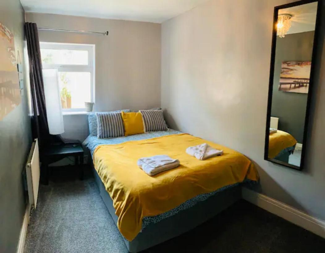Bamber House - Large Modern & Perfect Location *