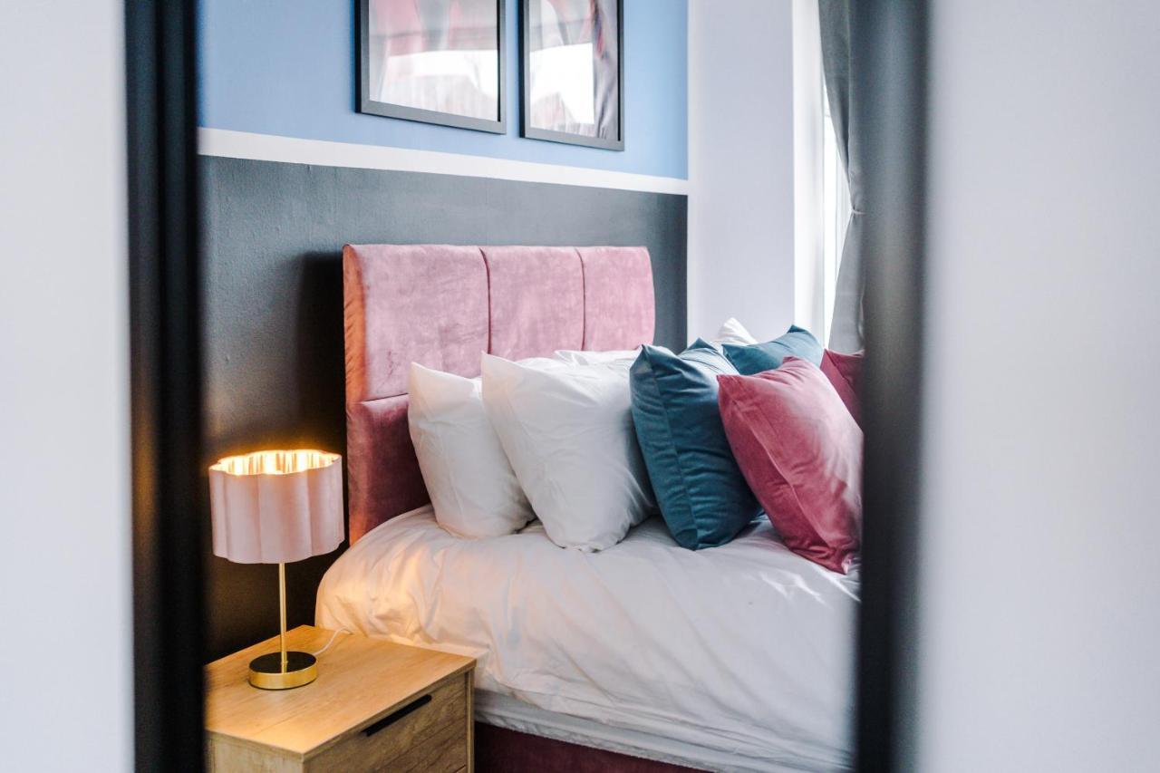 Beautiful Gem In - Parking & Garden * Blackpool