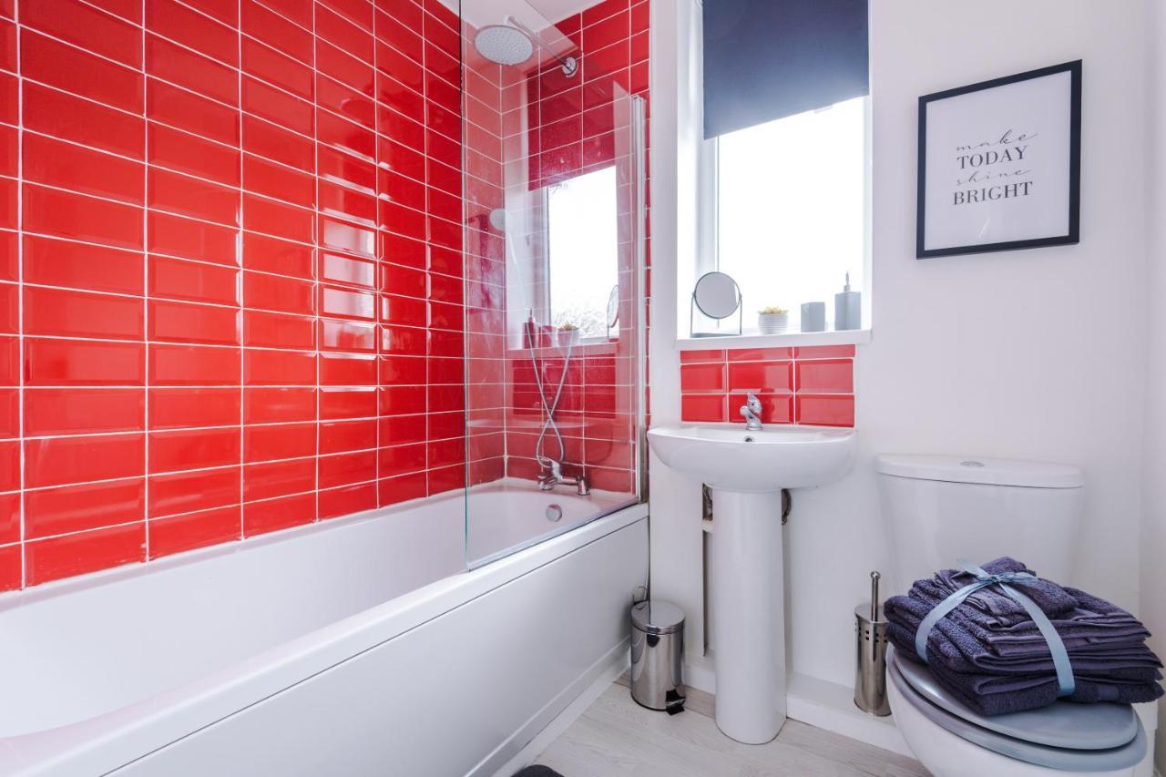 Beautiful Gem In - Parking & Garden Apartment