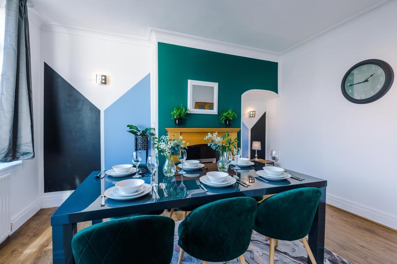 Beautiful Gem In - Parking & Garden * Blackpool