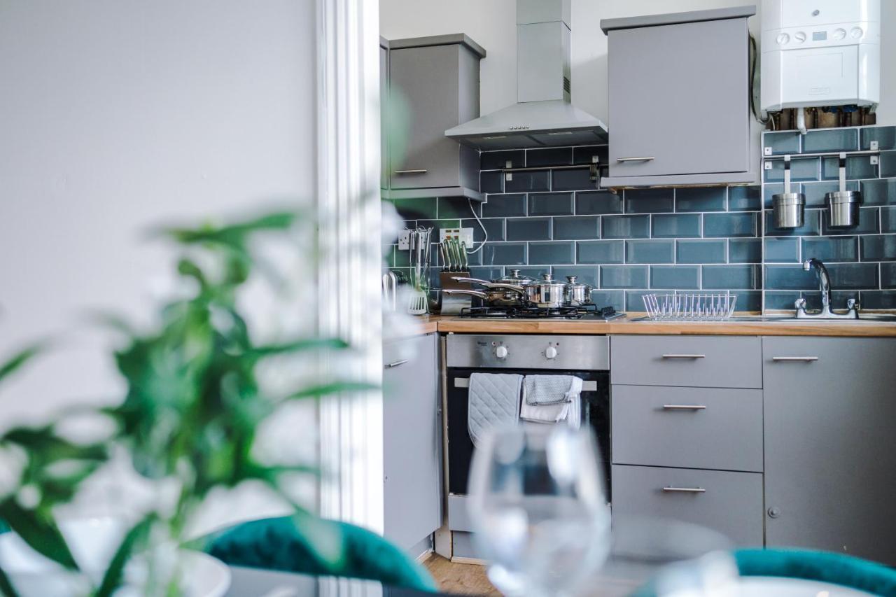 Beautiful Gem In - Parking & Garden Apartment Blackpool