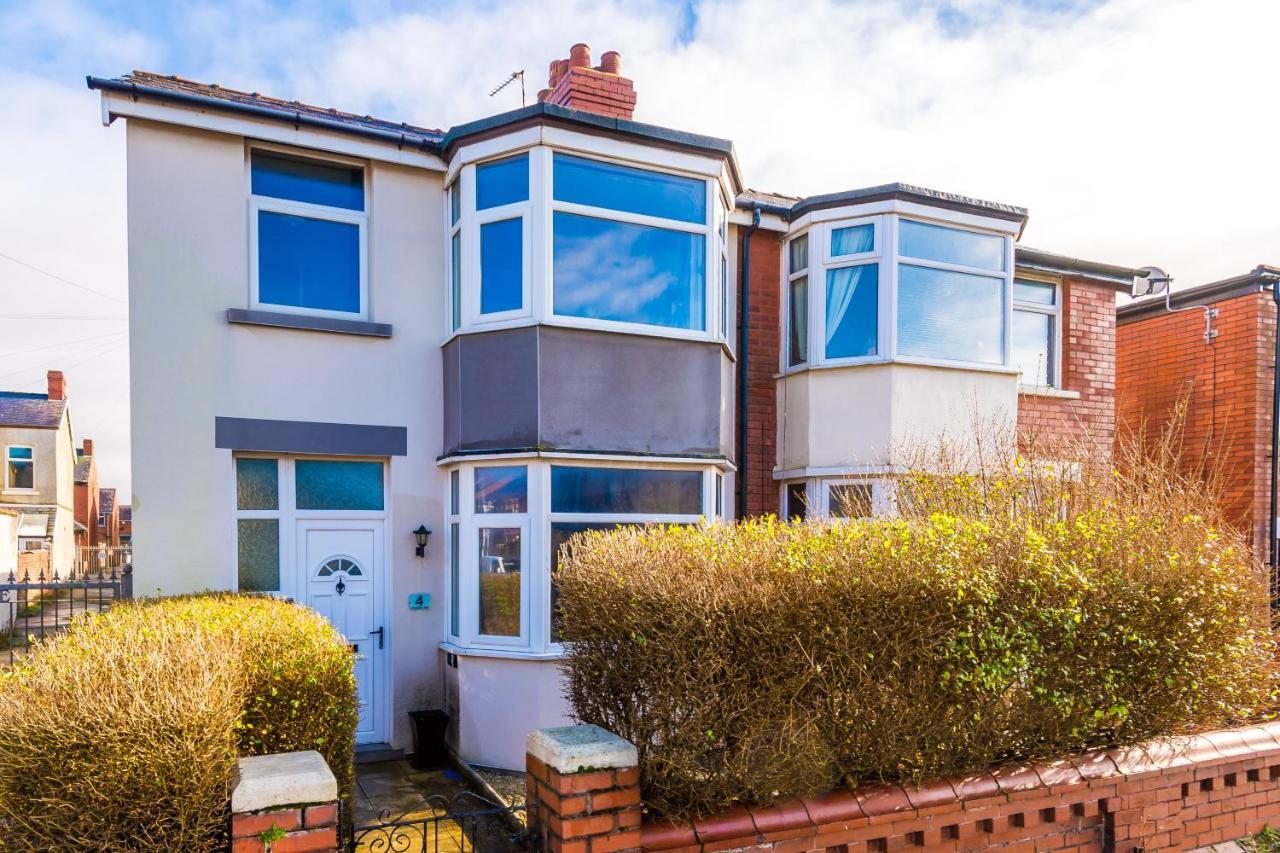 Beautiful Gem In - Parking & Garden Blackpool