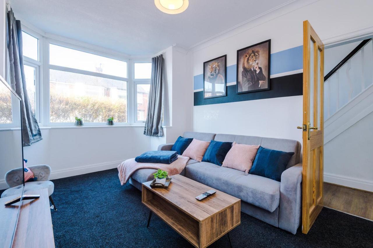 Beautiful Gem In - Parking & Garden * Blackpool