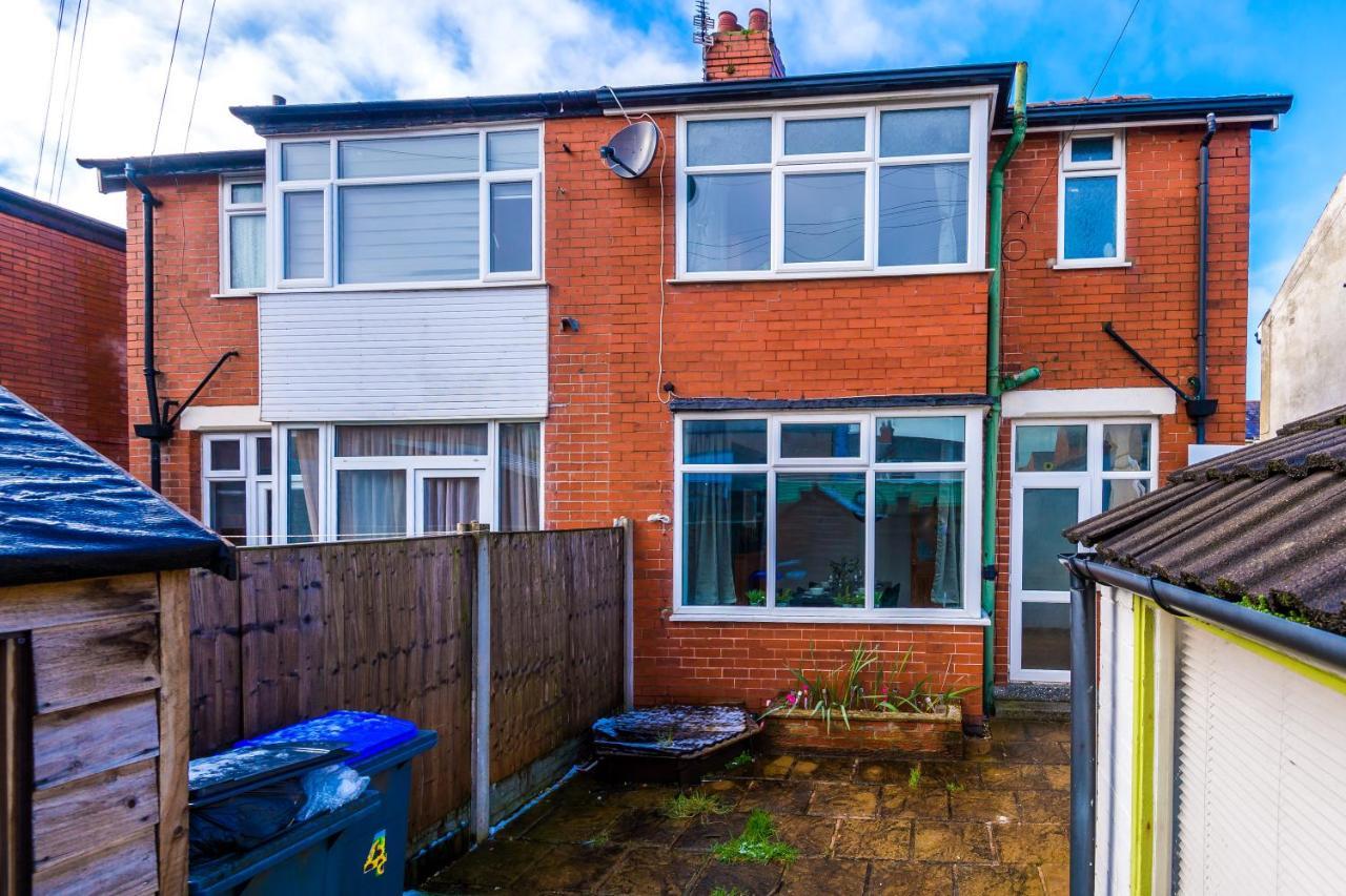 Beautiful Gem In - Parking & Garden Blackpool