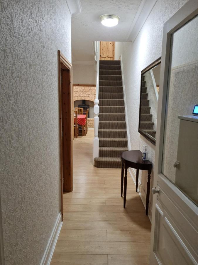 Cheerful 4-bedroom Close To The Sea *