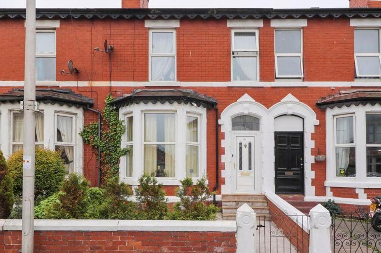 Holiday home Cheerful 4-bedroom Close To The Sea
