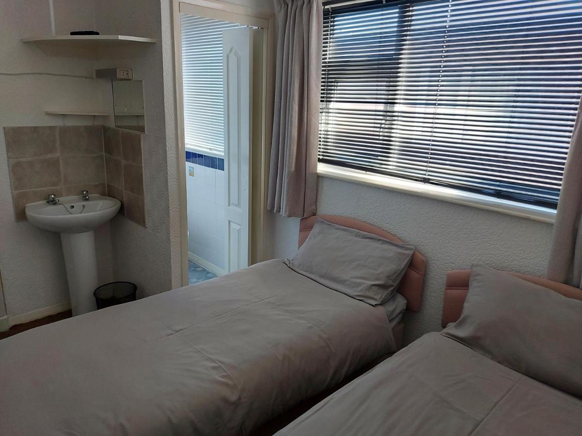 Blackpool Lodge Bed & Breakfast 3*