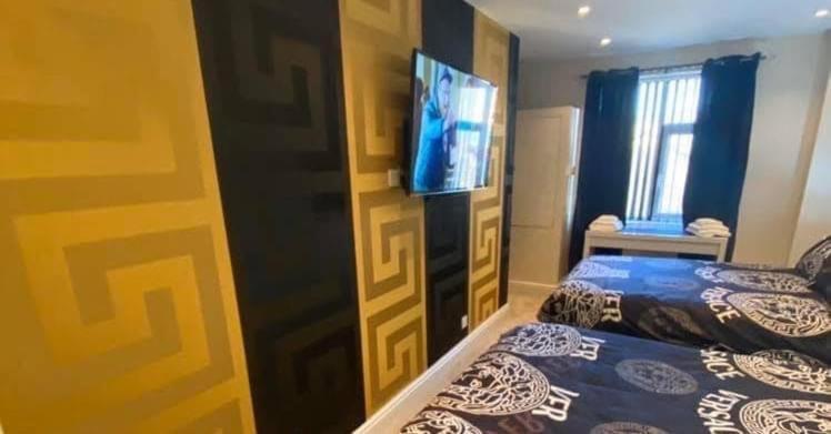 Boutique 2 Bed Gold Sleeps 10 Apartment Blackpool