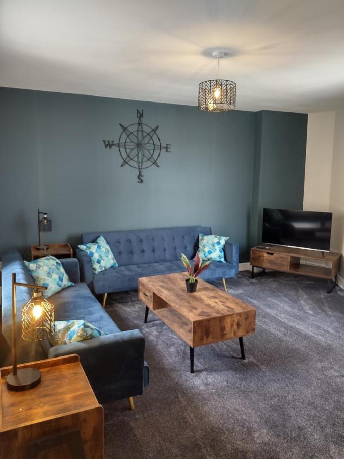 Apartment Stylish 2 Bed Sea Front Location 2 *