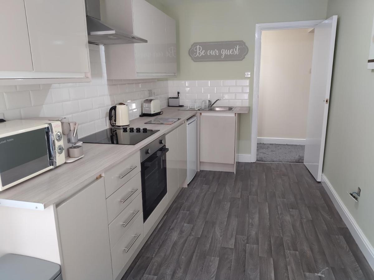 Apartment Stylish 2 Bed Sea Front Location 2 *
