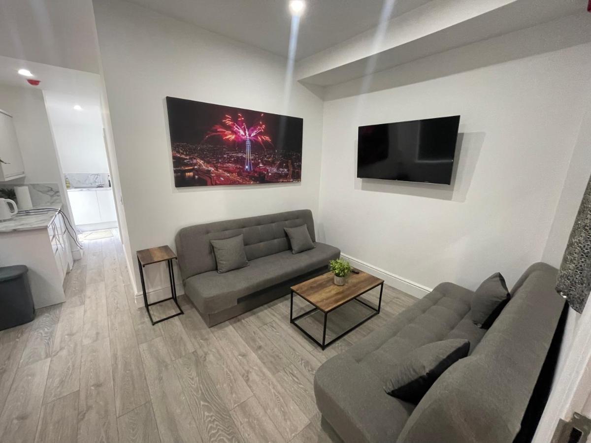 Apartment Osborne Luxury Hot Tub And Jacuzzi Blackpool