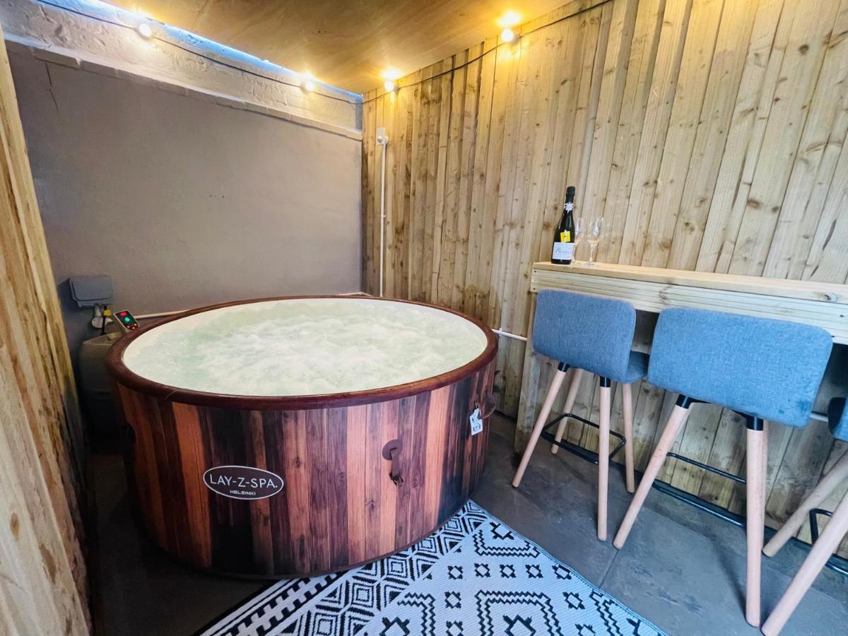 Apartment Osborne Luxury Hot Tub And Jacuzzi Blackpool