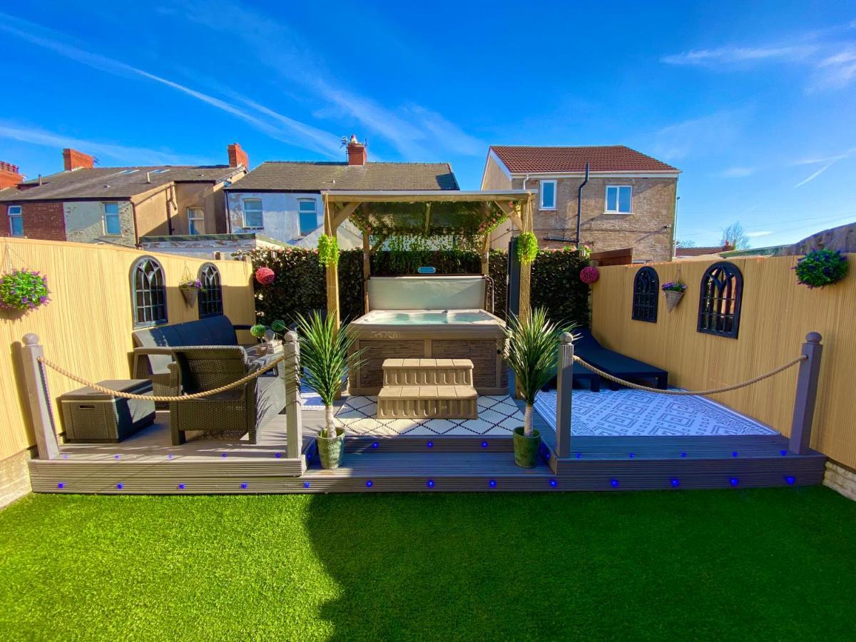 Holiday home New…the Hottub House Pleasure *
