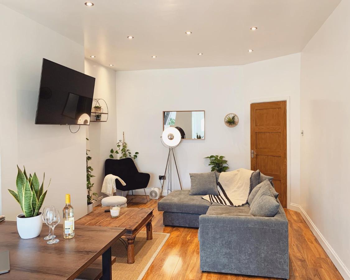 Stunning, Modern & Spacious! With Outdoor Fire Pit *