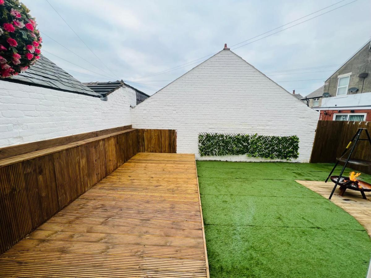Stunning, Modern & Spacious! With Outdoor Fire Pit Apartment *