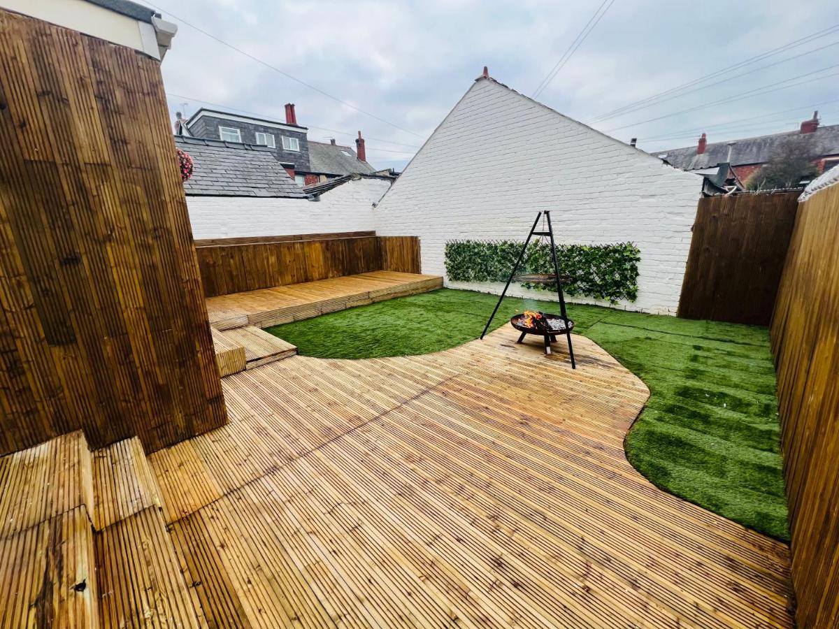 Stunning, Modern & Spacious! With Outdoor Fire Pit * Blackpool