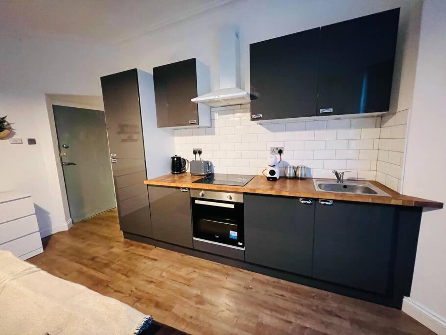 Beautiful Space Stylish And Modern! Perfect Location Apartment *