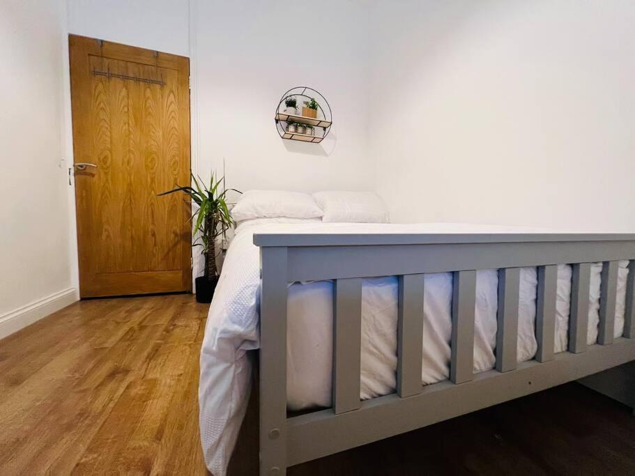 Beautiful Space Stylish And Modern! Perfect Location Apartment *