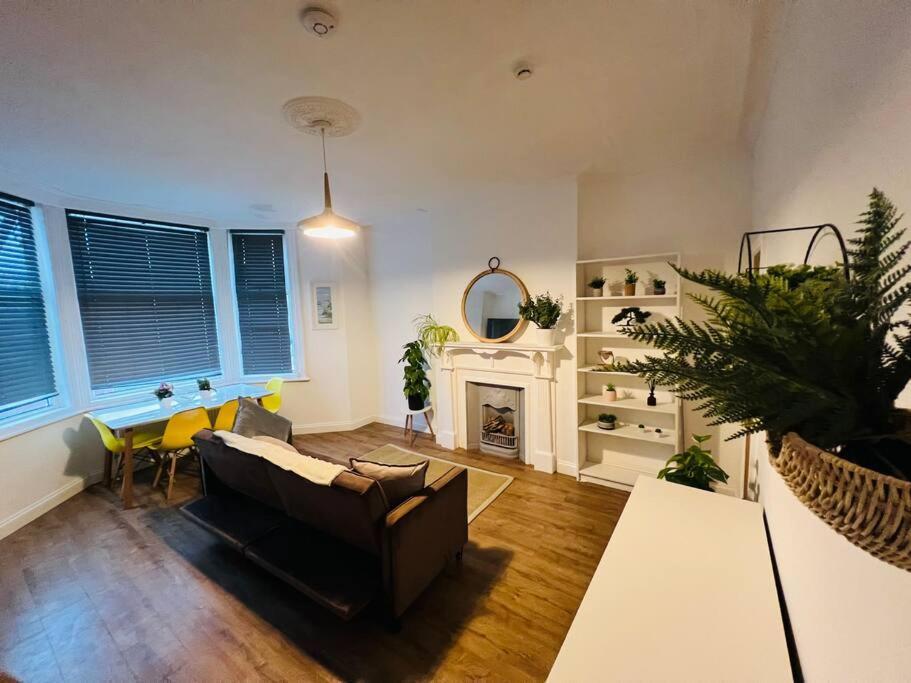 Apartment Beautiful Space Stylish And Modern! Perfect Location