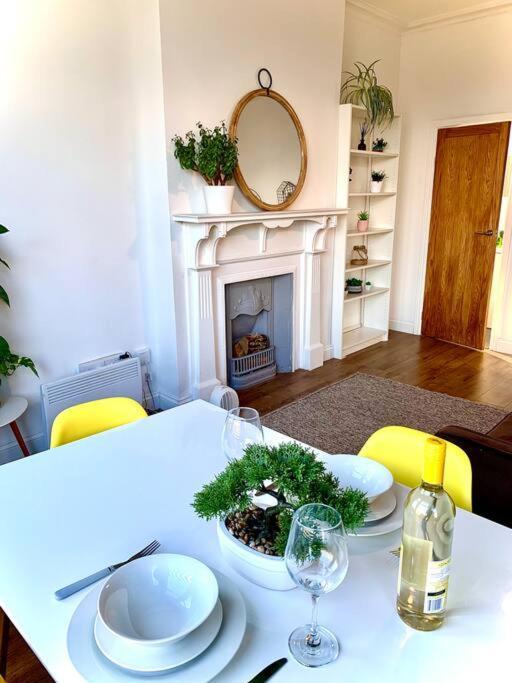 Apartment Beautiful Space Stylish And Modern! Perfect Location