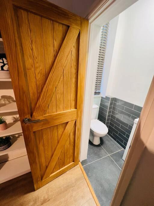 Beautiful Space Stylish And Modern! Perfect Location Apartment