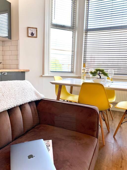 Apartment Beautiful Space Stylish And Modern! Perfect Location Blackpool