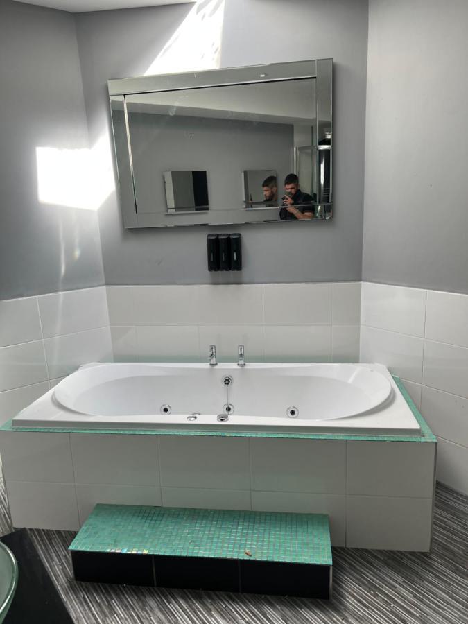 Boutique 2 Bed Grey Sleeps 10 Blackpool