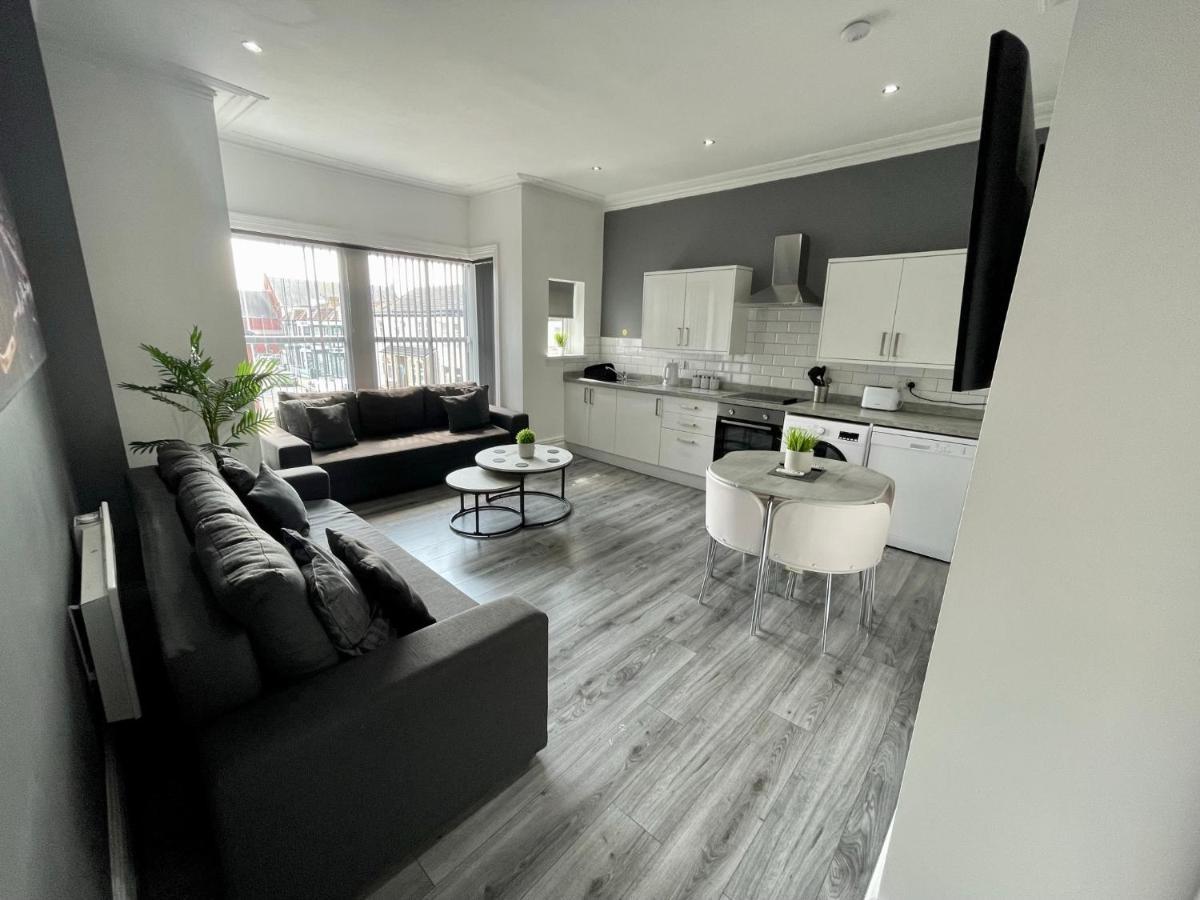 Reads Luxury Jacuzzi Apartment